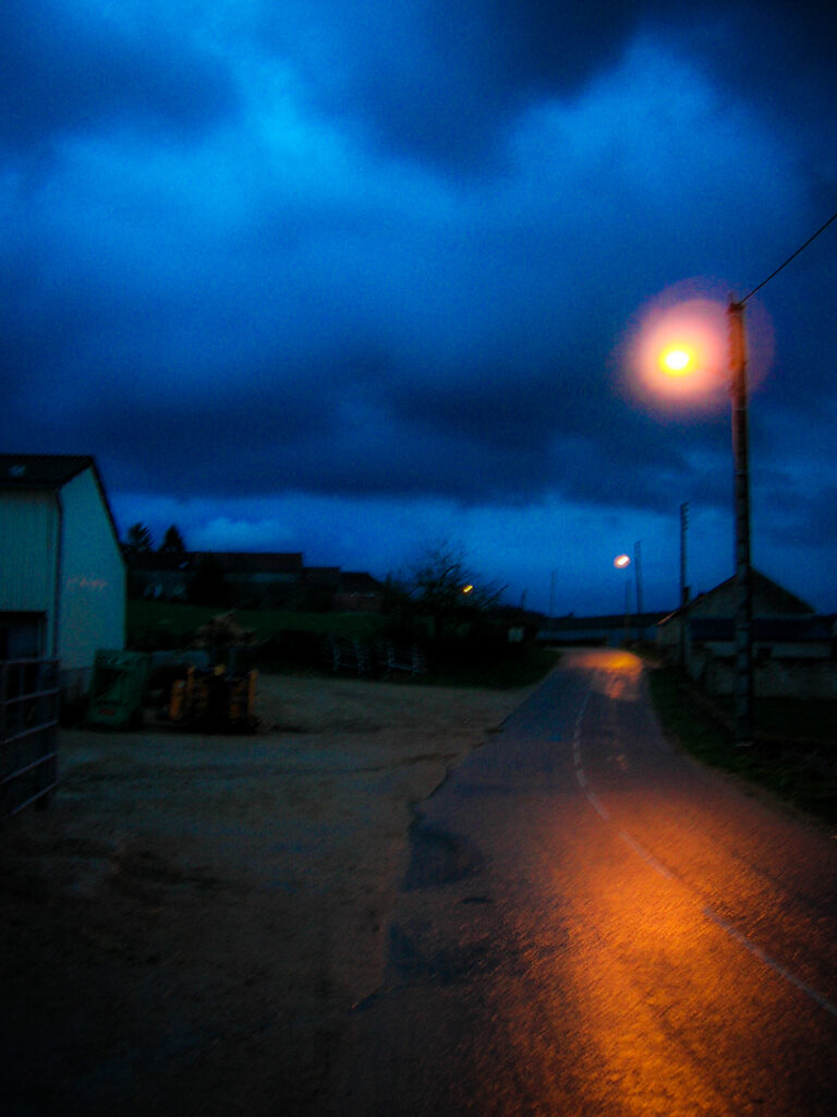 Ortschaft in der Dämmerung