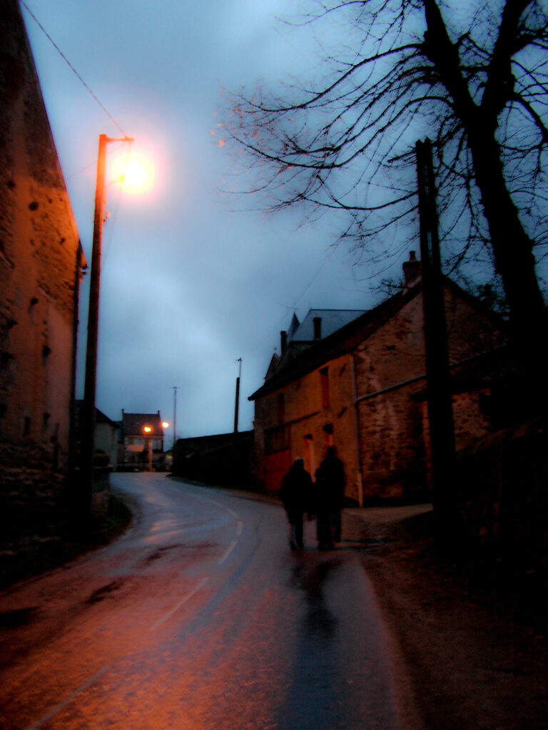 Ortschaft in der Dämmerung