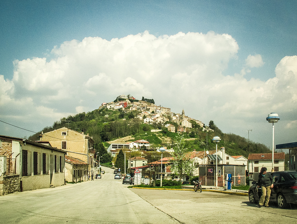 Stadt auf einem Berg