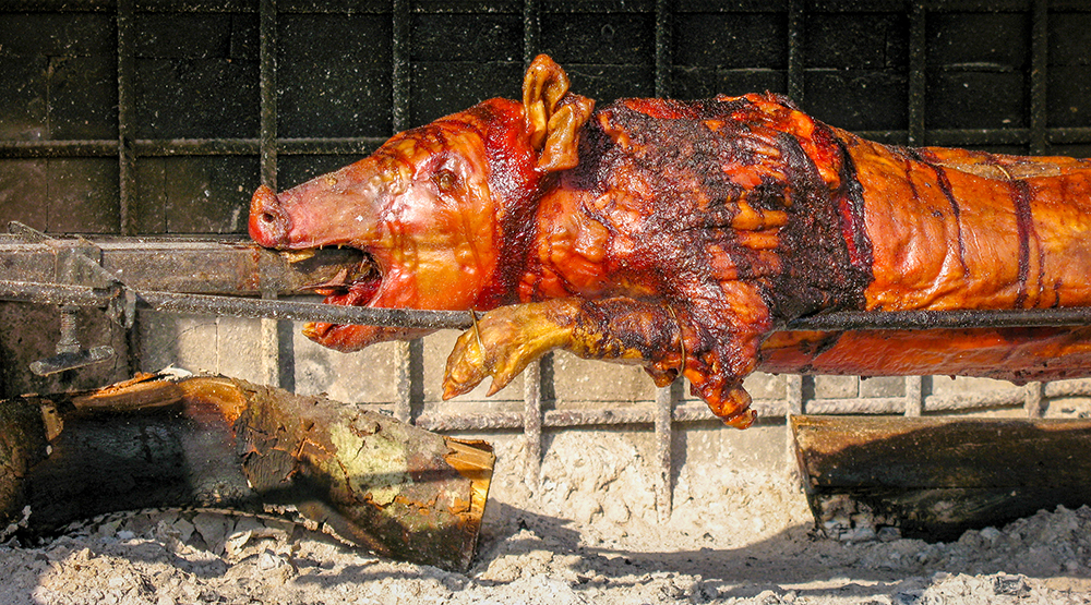 Spanferkel am Spieß