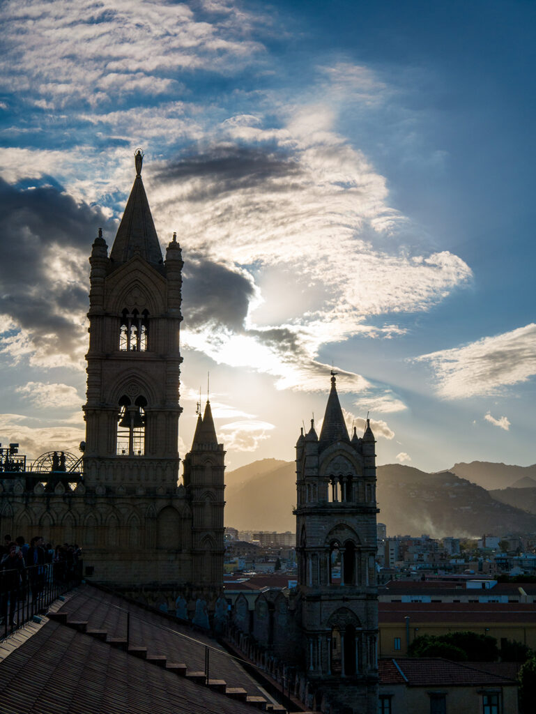 Kirche als Silhouette