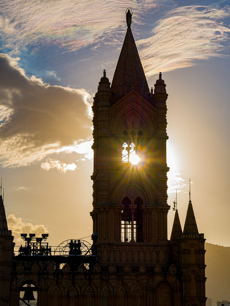 Kirche als Silhouette