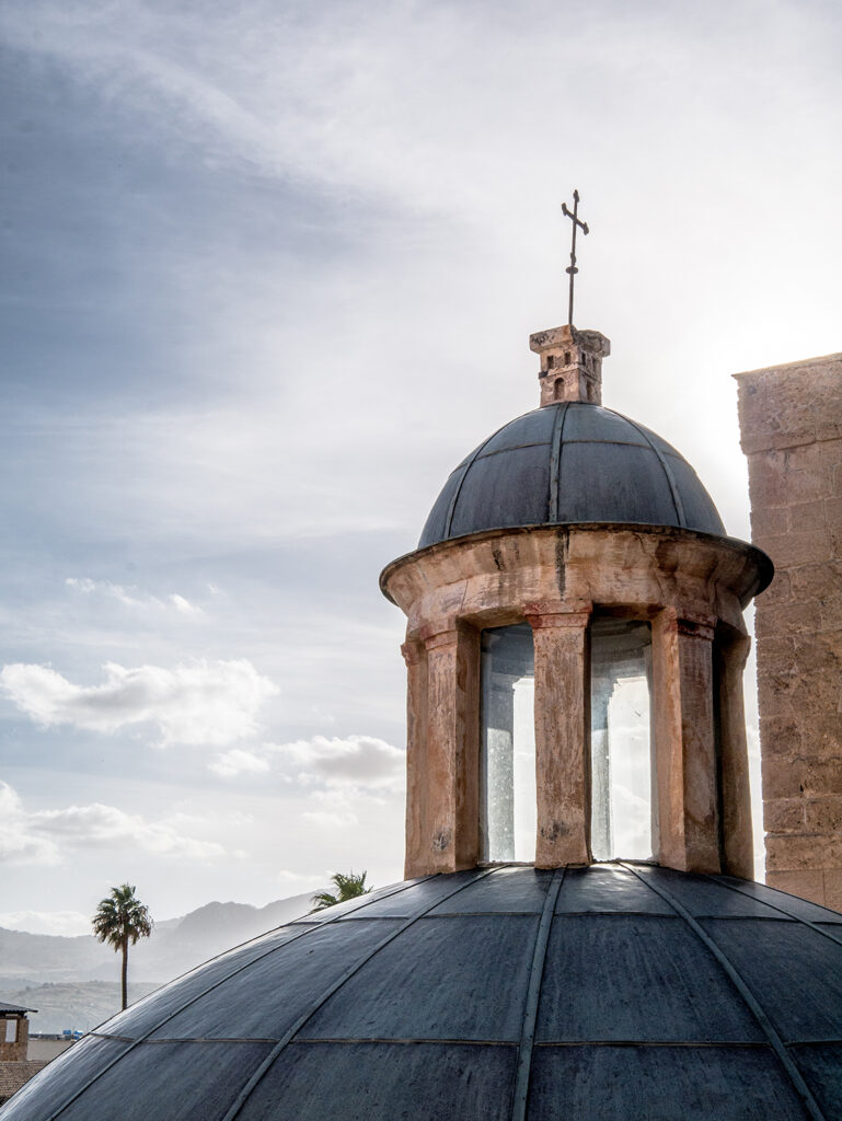 Kirchenkuppel mit Kreuz