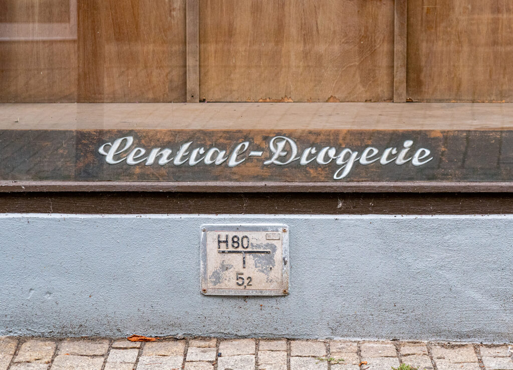 Drogerie Schriftzug