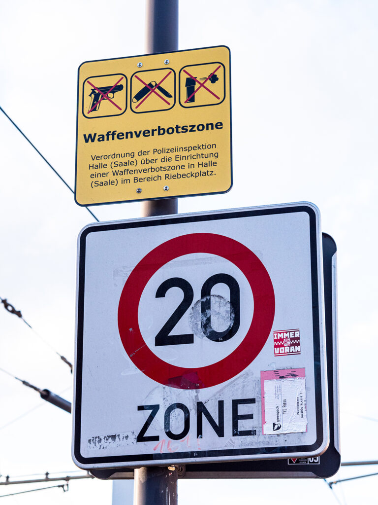 Schilder, Waffenverbotszone
