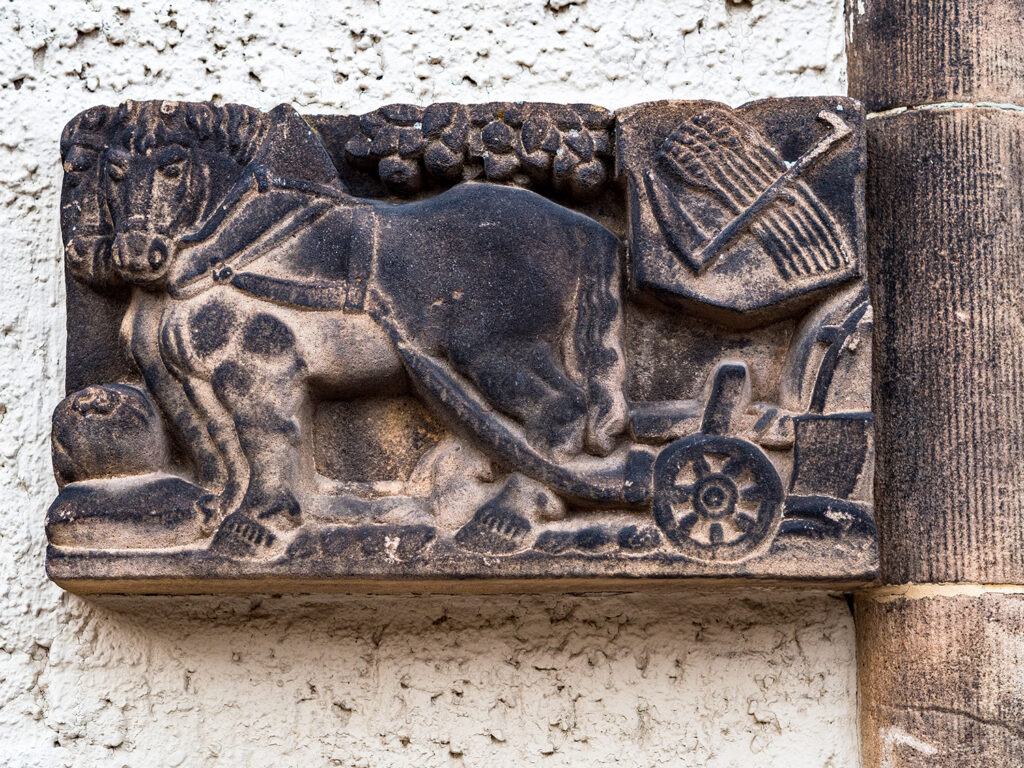 ländliches Steinrelief