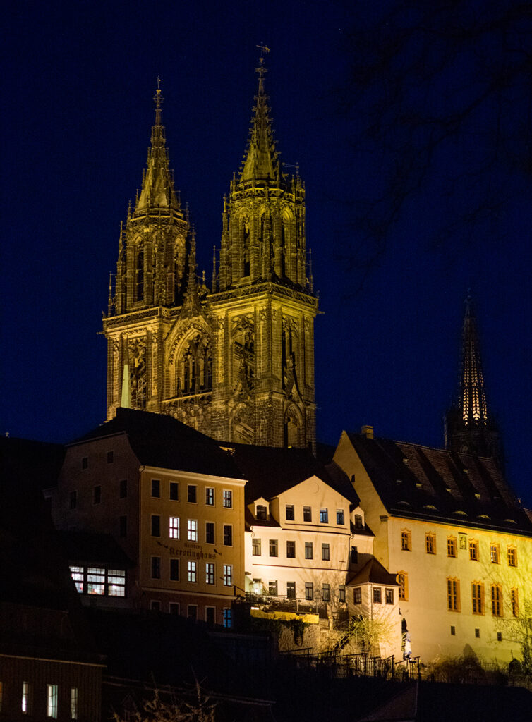 Kirche bei Nacht
