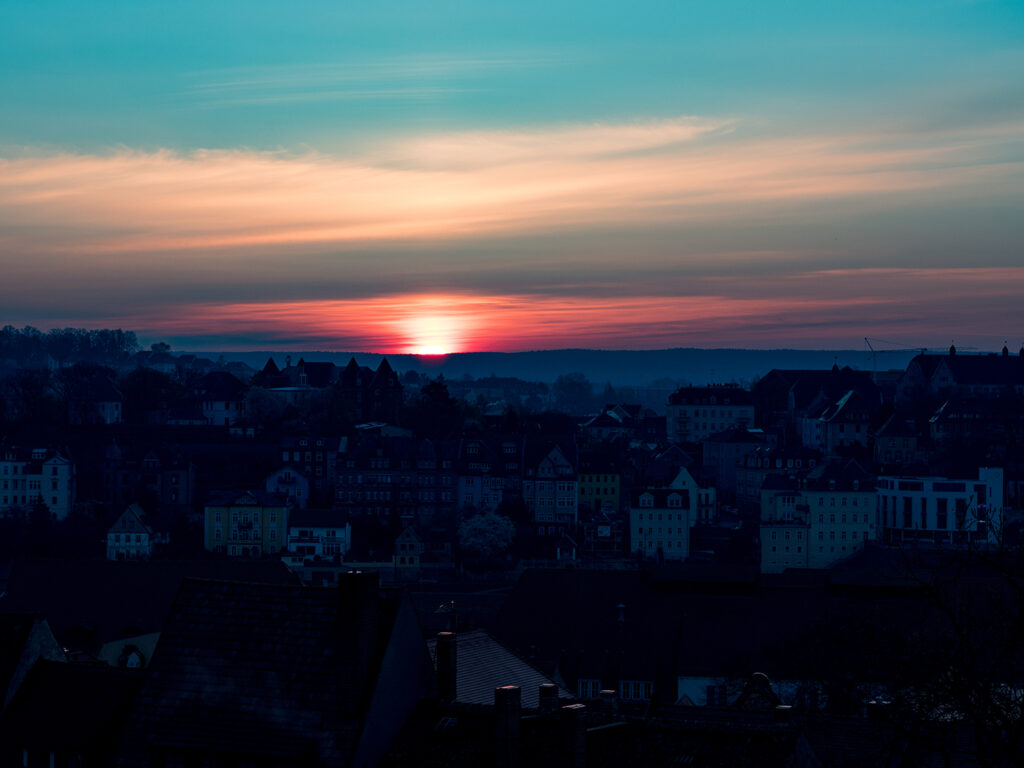Stadt im Morgengrauen