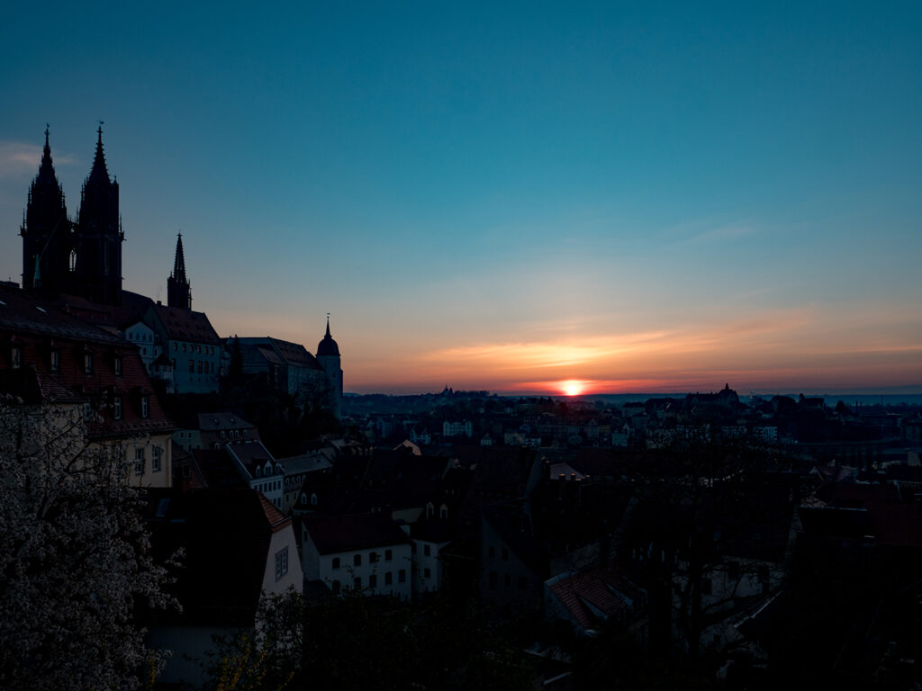 Stadt im Morgengrauen