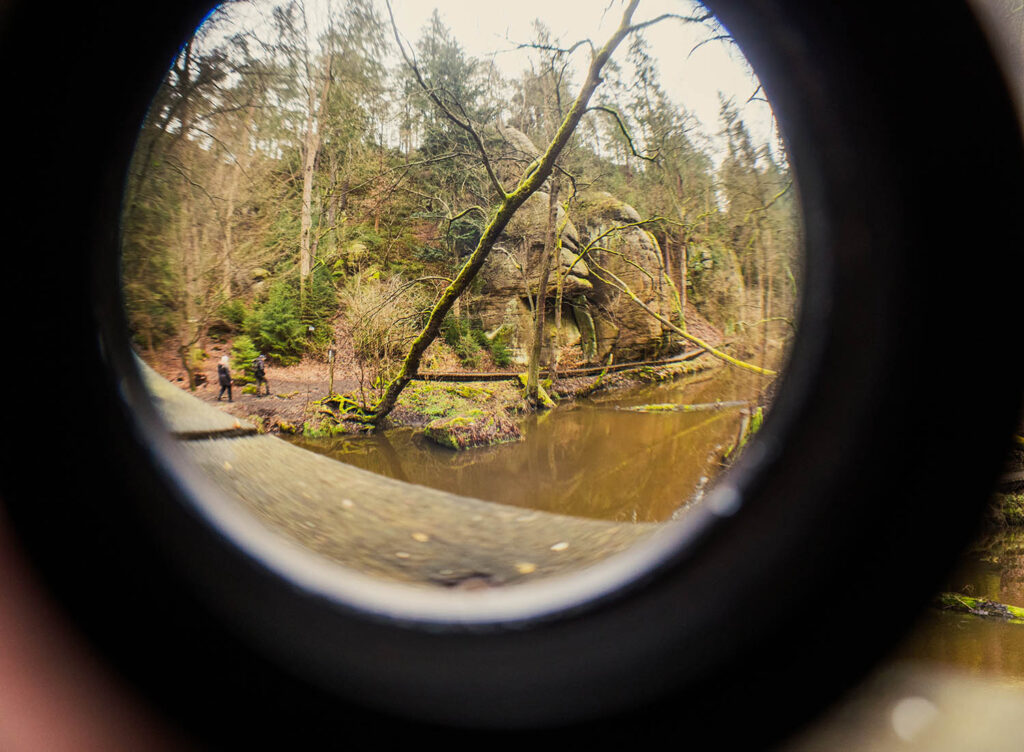 Bach und Felsenlandschaft