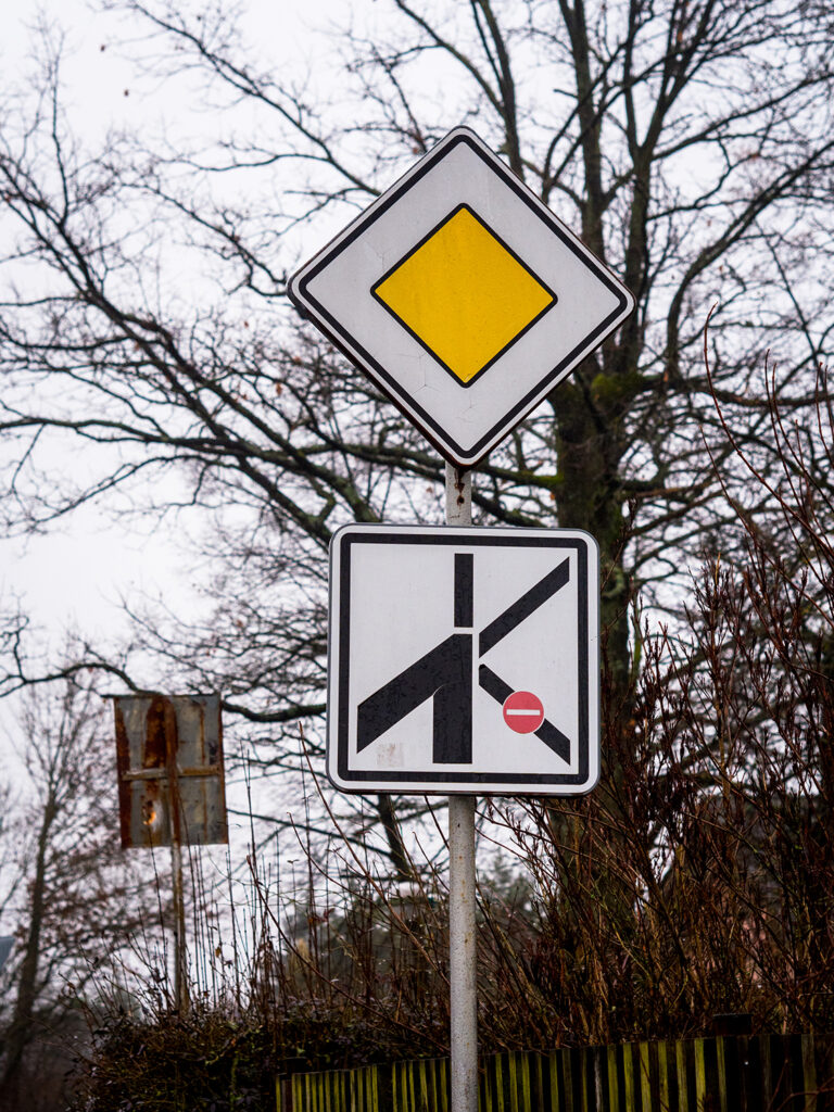 Hauptstraßenschild