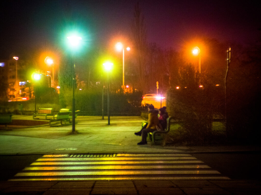 Platz bei Nacht