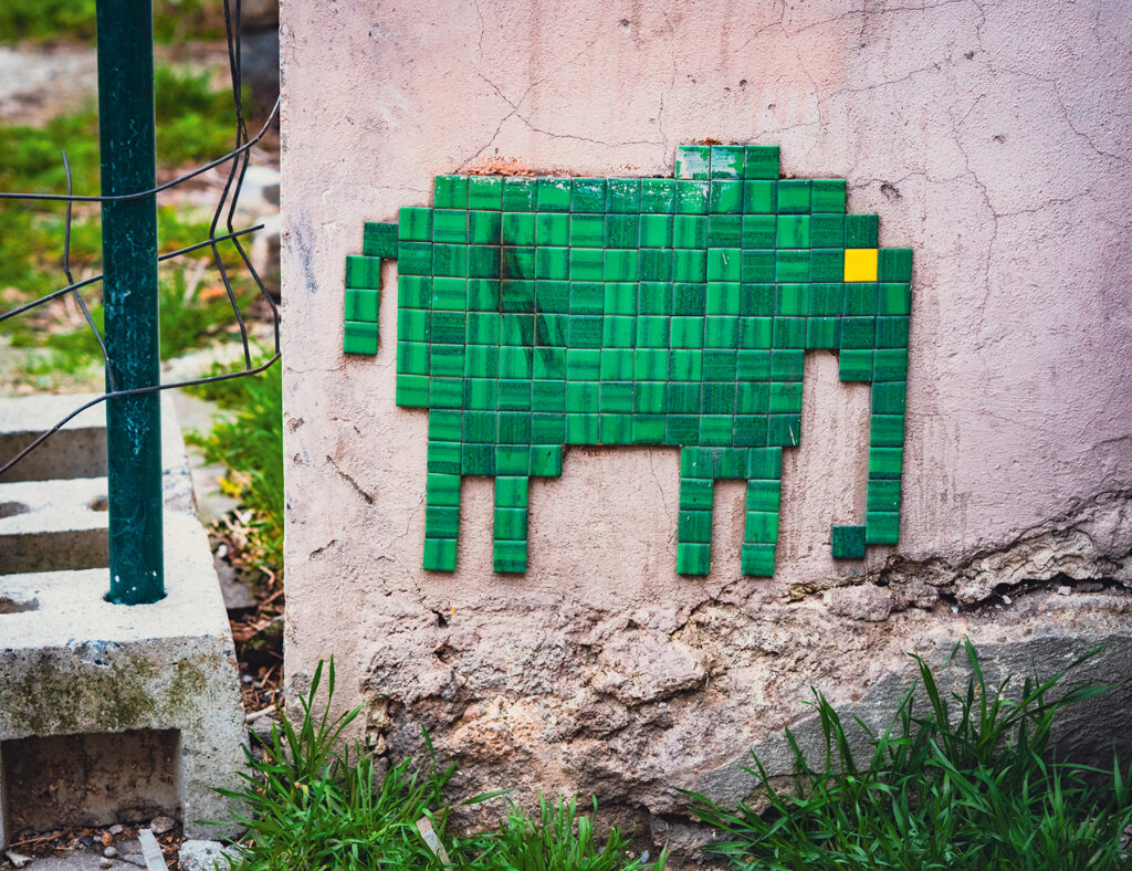 grüner Elefant aus Fliesen