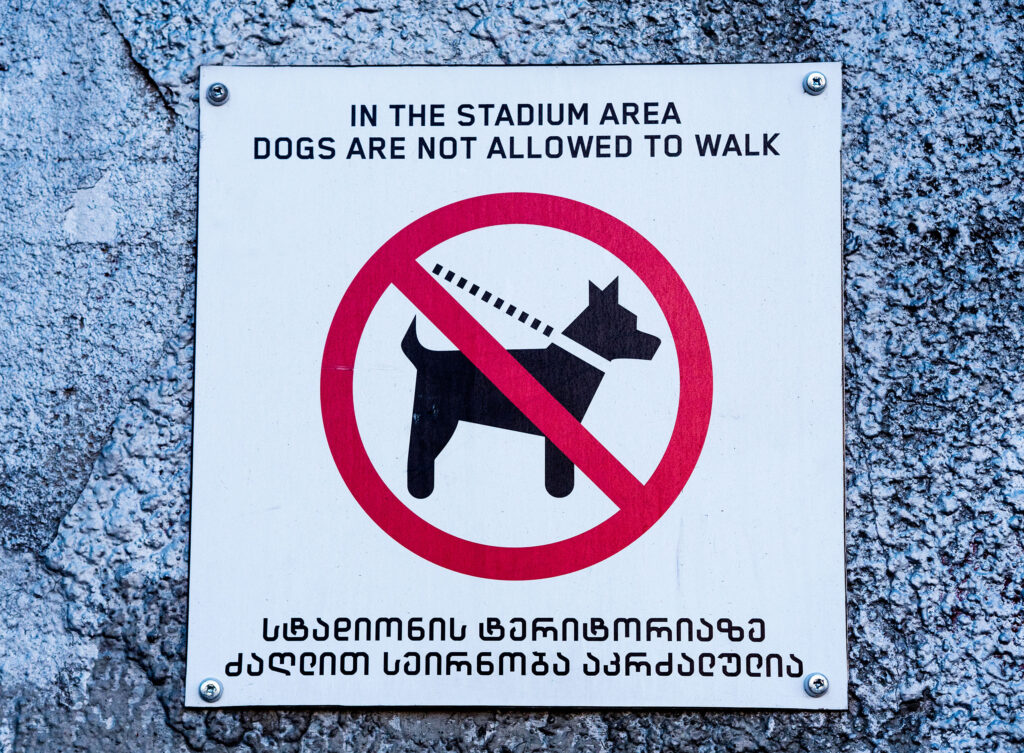 im Stadion sind keine Hunde erlaubt