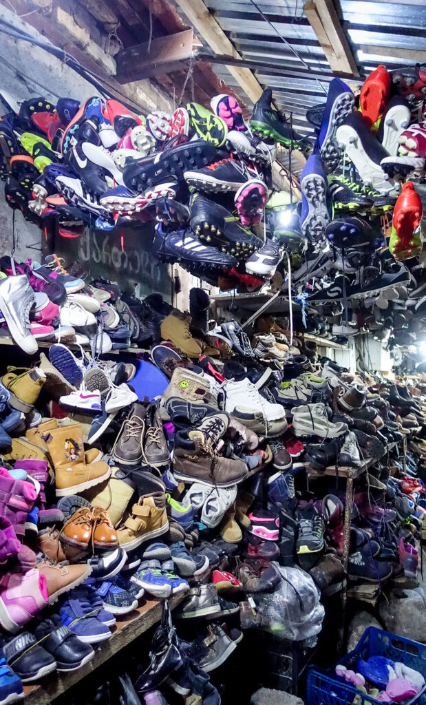 sehr viel Schuhe