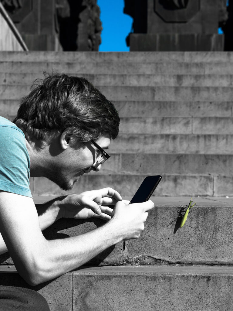 Mann und Gottesanbeterin