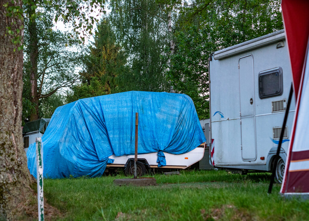 verhülltes Wohnmobil