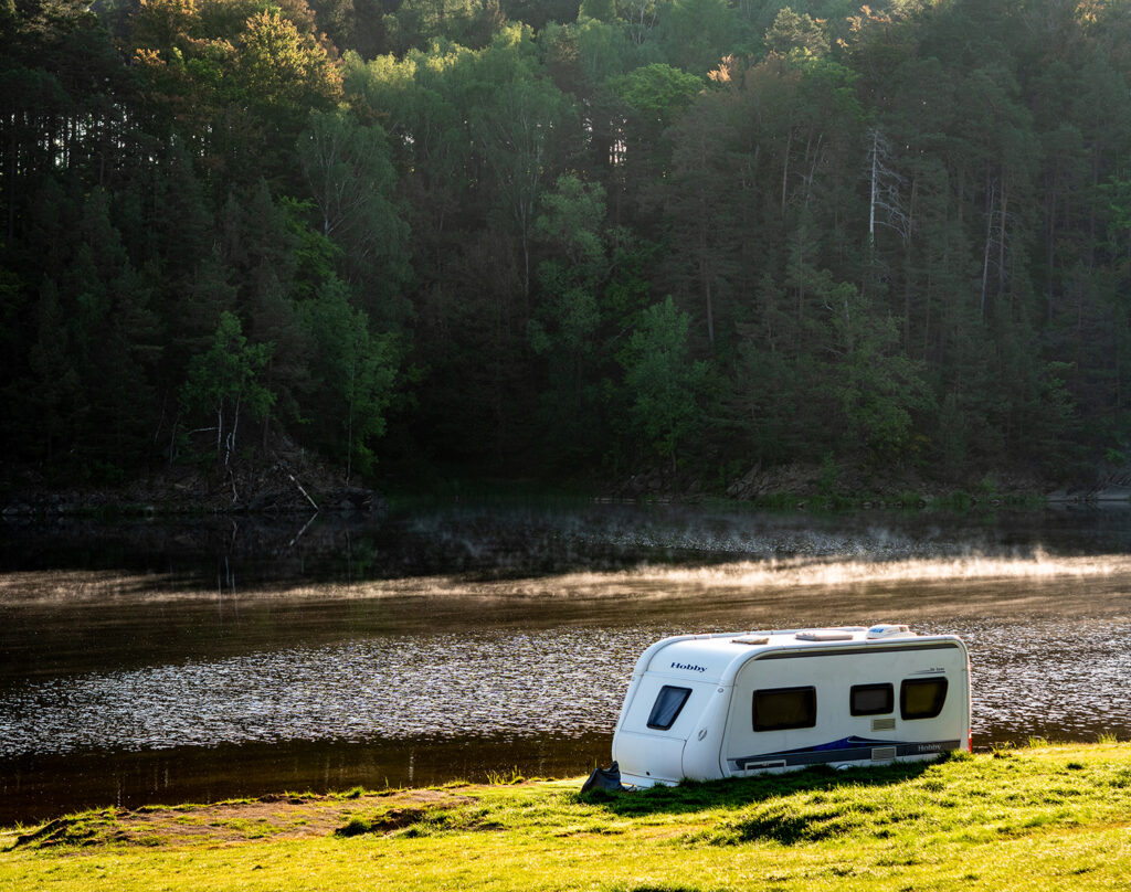 Wohnmobil am See