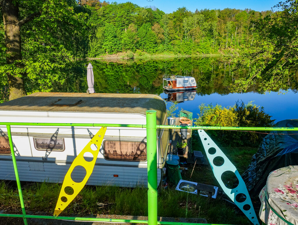 Hausboot auf See