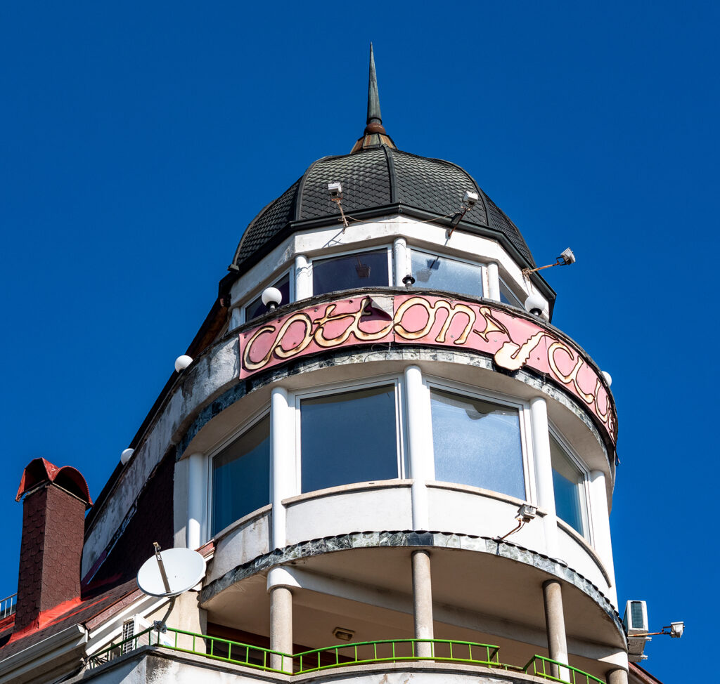 Haus mit rundem Türmchen