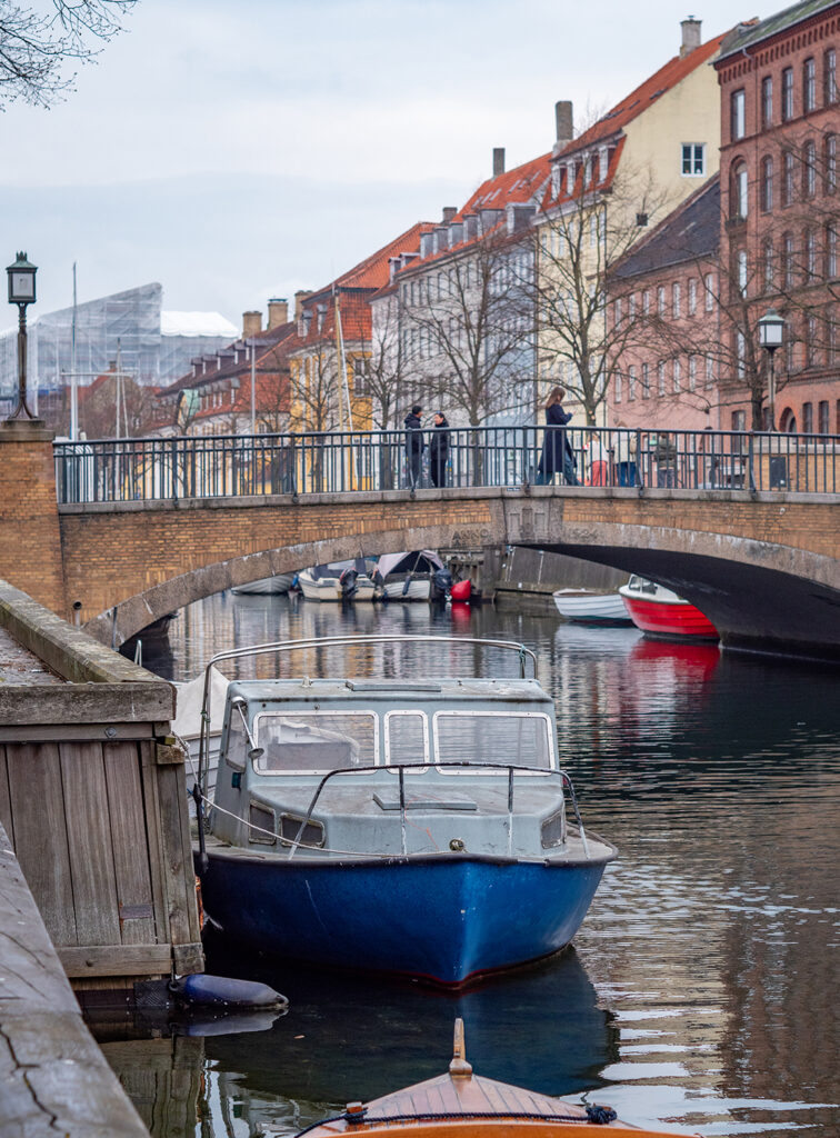 Brücke über Kanal
