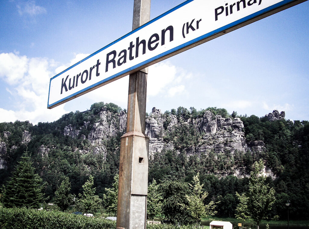 Bahnhofsschild
