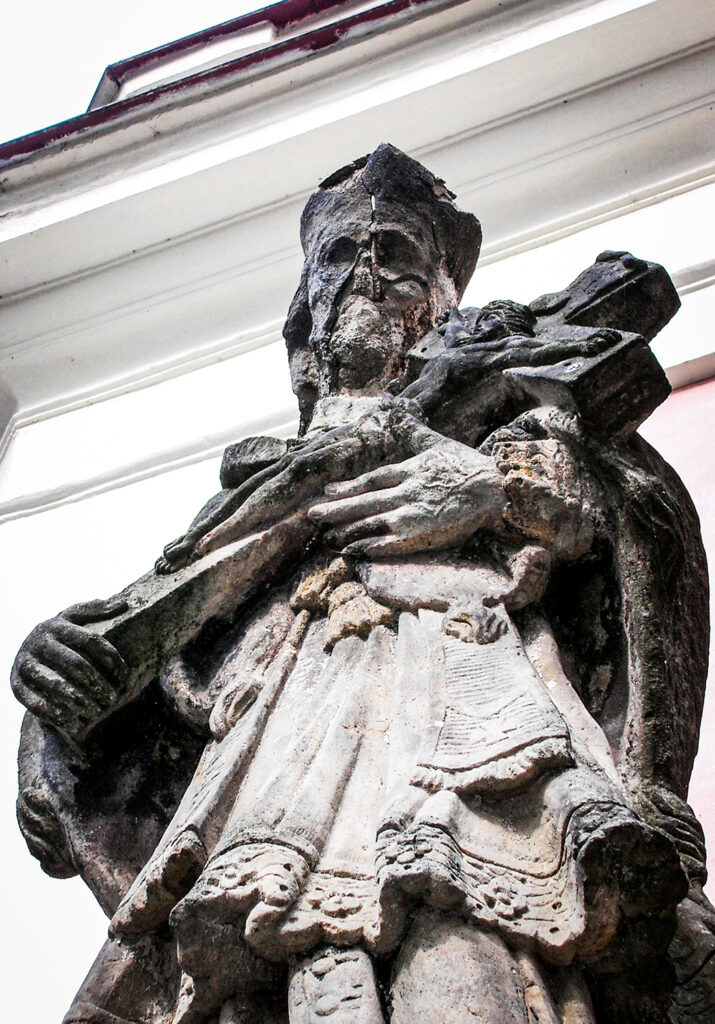 religiöse Steinfigur