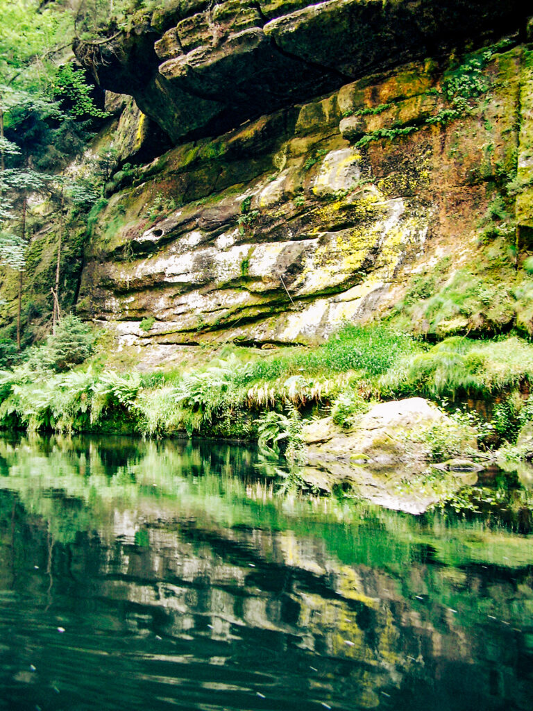 Felsen und Wasser