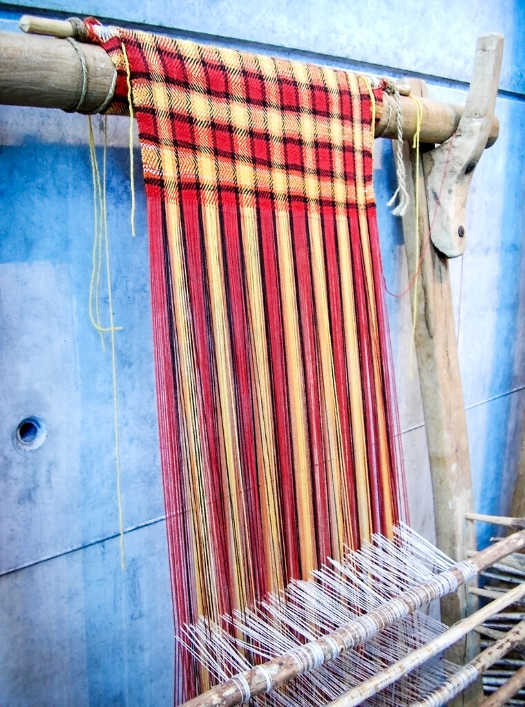 Webstuhl mit Textilien